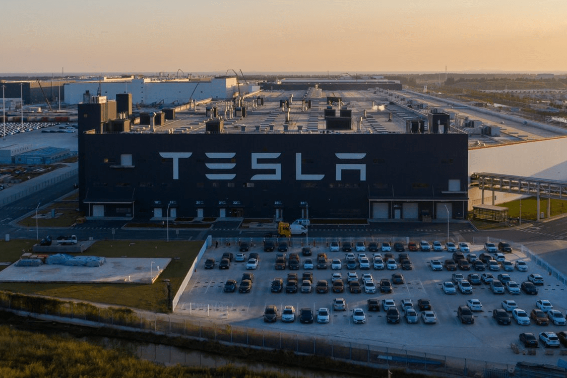 Tesla drosselt angeblich Produktion in Giga Shanghai - electrive.net