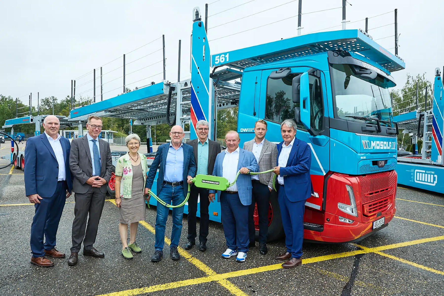 Mosolf will soon operate a dozen electric car transporters in Baden-Württemberg