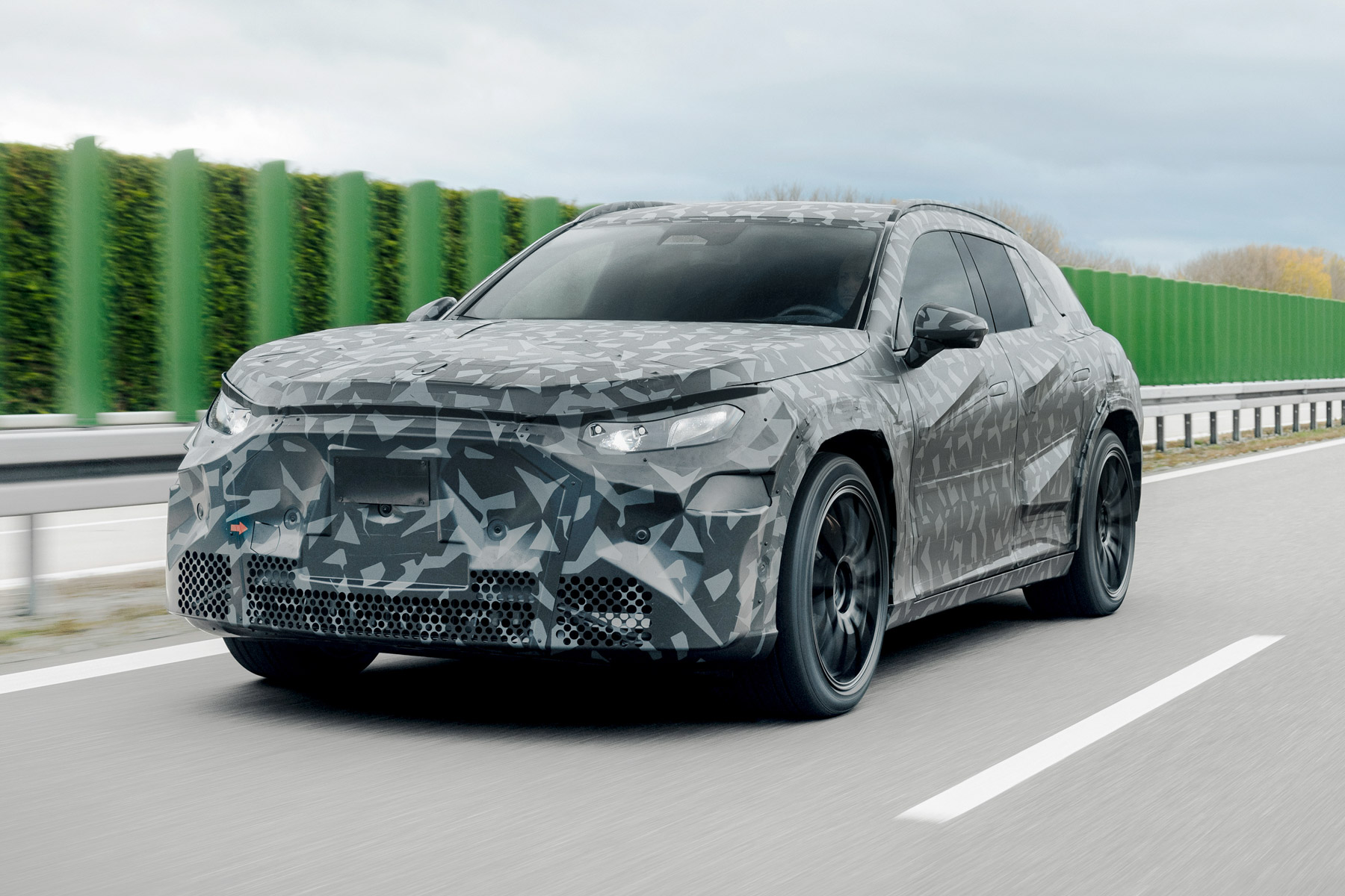 mercedes-amg-beginnt-stra-entests-mit-neuem-e-suv